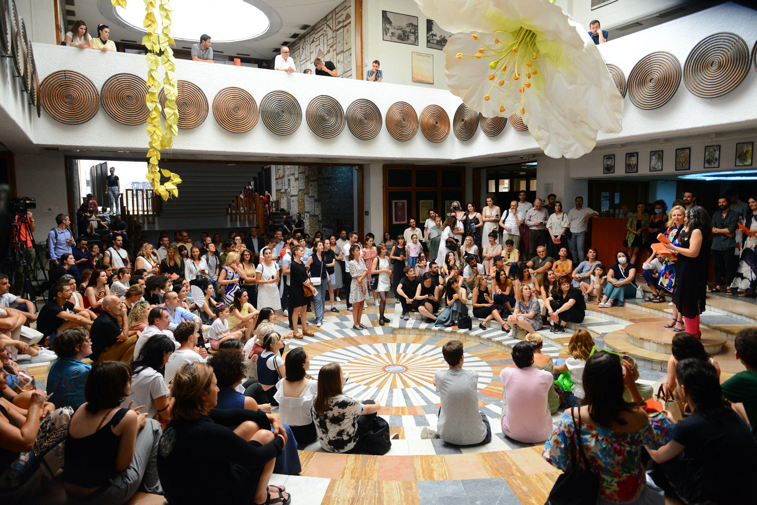 Visitors of the Autostrada Biennale assemble in a big room and listen to a speaker © Tuğhan Anıt / Autostrada Biennale, 2021